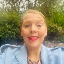 Dana Knouse's Instagram, Twitter & Facebook