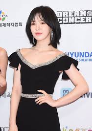 Dreams about your hair is being cut if you dream about someone else is cutting your hair, it reflects your insecurity in waking life and your suspicion that someone else is trying to manipulate you and control your decisions and actions in reality. Red Velvet S Short Haired Icon Wendy Shuts Down The Dream Concert Red Carpet Koreaboo