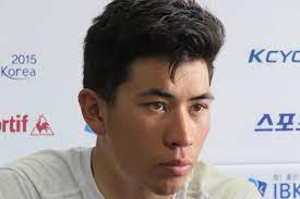 A sprinter, ewan has a style similar to that of mark cavendish, taking an extremely low position that gives him a significant aerodynamic advantage. Aussie Caleb Ewan Returns To Korean Roots Velonews Com