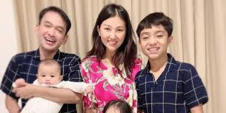 Syarat anak yang akan diangkat. Tak Banyak Yang Tahu 6 Artis Ini Ternyata Punya Anak Angkat Merdeka Com