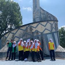 Aktiviti lawatan ke menara kuala lumpur bermula jam 2.30 petang dan berakhir jam 4.00 petang. Lawatan Ke Kuala Lumpur Sk Wira Travel Agency Sdn Bhd Facebook