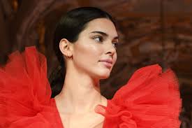 One thing that doesn't spring to mind when you think of kourtney, kim, khloe, kendall. Kendall Jenner Has Parted Ways With Her Dark Hair Teen Vogue