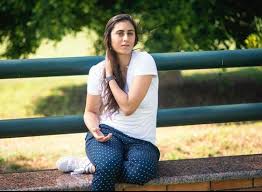 وهي خامس لاعبة تحقق لقب بطولة العالم للاسكواش ثلاث مرات بعد أن توجت ببطولة 2019، كما أنها أول لاعبة مصرية تحقق لقب بطولة إنجلترا المفتوحة للاسكواش تحت سن 13 عام 2009. Ù‚ØµØ© ØµÙˆØ± Ø¨Ø·Ù„Ø§Øª Ù…ØµØ± ÙÙŠ Ø§Ù„Ø§Ø³ÙƒÙˆØ§Ø´ Ù…Ù„ÙƒØ§Øª Ø¬Ù…Ø§Ù„ Ø¯Ø§Ø®Ù„ Ø§Ù„Ù‚ÙØµ Ø§Ù„Ø²Ø¬Ø§Ø¬ÙŠ ÙˆØ®Ø§Ø±Ø¬Ù‡ Ø§Ù„ÙŠÙˆÙ… Ø§Ù„Ø³Ø§Ø¨Ø¹