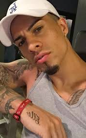 Youtube stars austin mcbroom and catherine paiz, otherwise known by their loyal fanbase as the ace family, welcomed a baby boy on june 20. Austin Mcbroom Bio Age Height Weight Net Worth Facts And Family Idolwiki Com