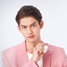 THE FIRST LOCAL BEAUTY BRAND WITH A BRAND AMBASSADOR FROM THAILAND!✨ Kami  sangat senang memiliki Bright Vachirawit sebagai BA White Story. Perjalanan  luar biasa bagi kami! White Story berhasil jadi Brand Kecantikan