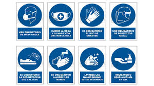 Señales de obligación en el trabajo: Vista de un almacén moderno en Lima con varias señales de obligación, como 'Uso Obligatorio de Calzado de Seguridad' y 'Mantener Orden y Limpieza', estratégicamente ubicadas.