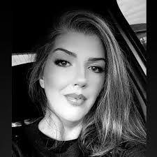 Carla Glaser's Instagram, Twitter & Facebook