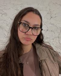 Sarah Theis's Instagram, Twitter & Facebook