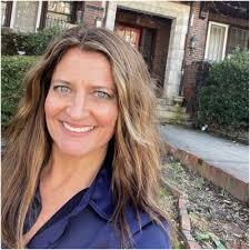 Lucy Farmer's Instagram, Twitter & Facebook