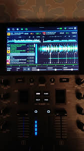 Absolutely in love with the new look Engine OS, Perfect screen for open  format party DJing!
