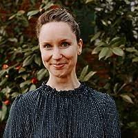 Laura Shapiro's Instagram, Twitter & Facebook