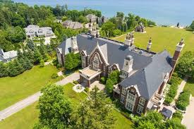 The canadian rapper purchased the mansion for $7.7 million in 2012 and since then it's his home. This 59 Million Oakville House Is For Sale Cbc Life