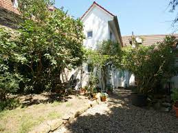 Das besondere flair des hauses unterstreichen die schönen fenster aus dem jahre 1994 sowie die. Haus Zum Verkauf 68526 Ladenburg Mapio Net