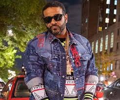 He is a member of the east coast rap group the diplomats, alongside juelz santana, cam'ron and freekey zekey. Jim Jones Rapper Biography Facts Childhood Family Life Achievements