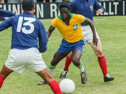 Edson arantes do nascimento (brazilian portuguese: Rezension Pele Der Film Eine Gelungene Wurdigung Goal Com