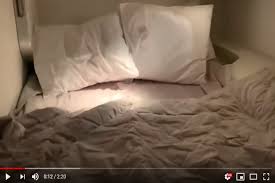 شاهد غرفة نوم الطيارين في الجو هذه مواصفاتها فهل تتخيل مكانها الداخلة بلوس