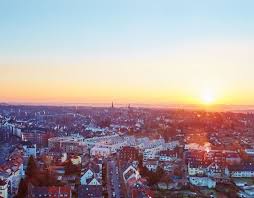 Kunden rund 400 standorte seit 100 jahren am markt jetzt ihr neues zuhause finden! Vonovia Wohnungsunternehmen Fur Rund 1 Million Menschen Vonovia