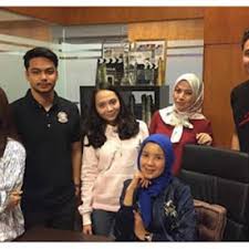 Raja hakim, riena diana, wan sharmila, ayda jebat, syafiq kyle, azhan rani. Drama Dekatkan Jarak Kita