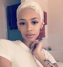 Black And Platinum Hair Styles Short Tapered Platinum Hair On Black Women Mediumlengthblackhairstyles Cool Short Hairstyles Platinum Blonde Hair Black Hairstyles Natural Curls