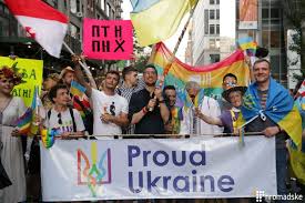 Поселку новгородское вернули историческое название, а местные жители надеются, что это поможет наладить контакты с германией и сша. Pod Sine Zheltymi I Raduzhnymi Flagami Ukrainskaya Kolonna Na Vsemirnom Prajde V Nyu Jorke Gromadskoe Televidenie Gromadskoe Televidenie