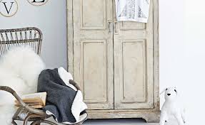 The authentic distressing and handcrafted accents that show that a piece of furniture or clothing has been truly. Shabby Chic Schrank