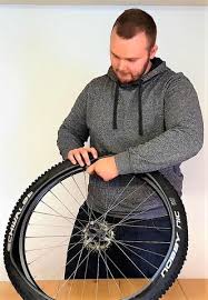 Fahrradschlauch Und Fahrradreifen Wechseln So Einfach Geht S Hilo Sports