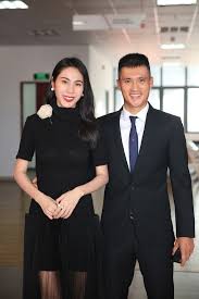 Hình ảnh hot nhất về nữ ca sĩ luôn được cập nhật. Cong Vinh Giau NhÆ° Tháº¿ Nao