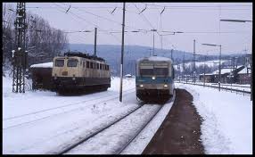 Zudem wird angezeigt, wo und wann der zug bzw. Mein Zug In Form Des 628527 Nach Bielefeld Fahrt Hier Am 13 2 1999 In Altenbeken Ein Bahnbilder De