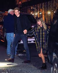 #taylor swift #tswiftedit #taylorswiftedit #tsedit #lover era. Taylor Swift And Boyfriend Joe Alwyn Hold Hands In Nyc Express Digest