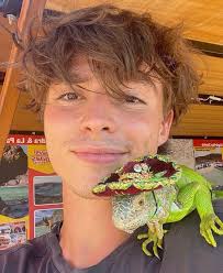 𝐁𝐄𝐃 𝐂𝐇𝐄𝐌, nicholas chavez.