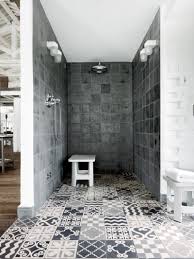 Orner votre salle de bain de carreau de ciment vous permet de l'enjoliver sur le long terme. Carreaux De Ciment 37 Idees Deco Avec Leurs Motifs Decoration Salle De Bain Decoration Salle Salle De Bains Moderne