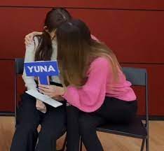 Yuchae flowers are in bloom. Itzy Is Life Ph Yuchae Are Very Close Really Close Facebook