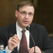 Renuncia el jefe de la DEA, Chuck Rosenberg, por desacuerdos con Donald  Trump