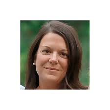 Tracey Houle's Instagram, Twitter & Facebook