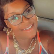 She don't have fb but tell my girl happy bday bihhh 29 looks good