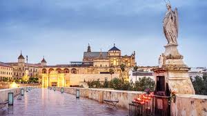 Perfekt liegt das parkhaus am südlichen rand der altstadt am fluss an der straße paseo de la ribera. Sprachreisen Cordoba Esl