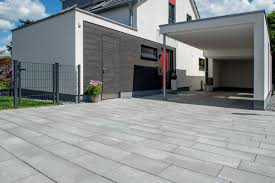 Linaro Schafft Auf Vielen Wegen Ein Gesamtbild Das Die Geschlossenheit Der Flache Mit Lebendigen Akzente Terrassengestaltung Gartengestaltung Pflasterarbeiten