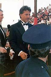 Sep 25, 2017 · what is the hoffman sign? Dustin Hoffman Wikipedia