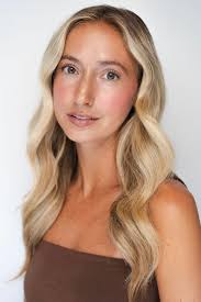 Hannah Truman's Instagram, Twitter & Facebook