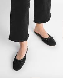 The shoe features a game royal suede upper and autoclave midsole. Malva Suede Black Flattered