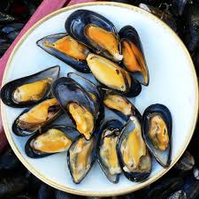 Grilled Mussels With Olive Oil And Lemon Mussels Mussels Recipe Shellfish Recipes