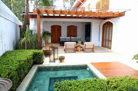 Una Casa Sorprendente Y Fantastica Homify Homify Patio Con Piscina Pequenas Piscinas Patios