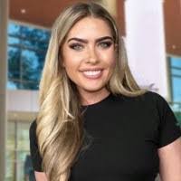 Amanda Knapp's Instagram, Twitter & Facebook