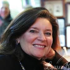 Elizabeth Cusack's Instagram, Twitter & Facebook