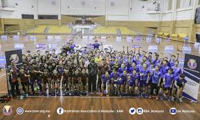 Lee ended his last super series tournament of the year, the hong kong open, with a sudden withdrawal due to a knee injury, conceding a walkover to germany's marc zwiebler. Misbun Sidek Pleased With Juniors Progress After Internal Tournaments Stadium Astro English