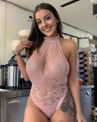 Conteaza sa ai sanii mari? Foto Ea Este Femeia Cu Cei Mai Mari Sani De Pe Instagram Brianna Este Deliciul Tuturor BÄrbaÅ£ilor