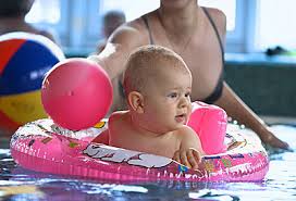 Dein baby könnte ab einem bestimmten. Babyschwimmen