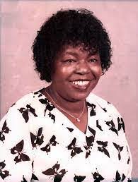 Estreca Warner's Instagram, Twitter & Facebook