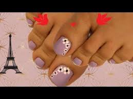 ¡qué bonita esta flor blanca enorme pintada en la uña del dedo gordo de los pies! Diseno Para Unas De Los Pies Facil Y Sencillo Youtube Disenos De Unas Pies Unas De Pies Sencillas Disenos Para Unas Del Pie