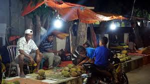 Wisata Malam Di Pohuwato Asyiknya Berburu Durian Mungil